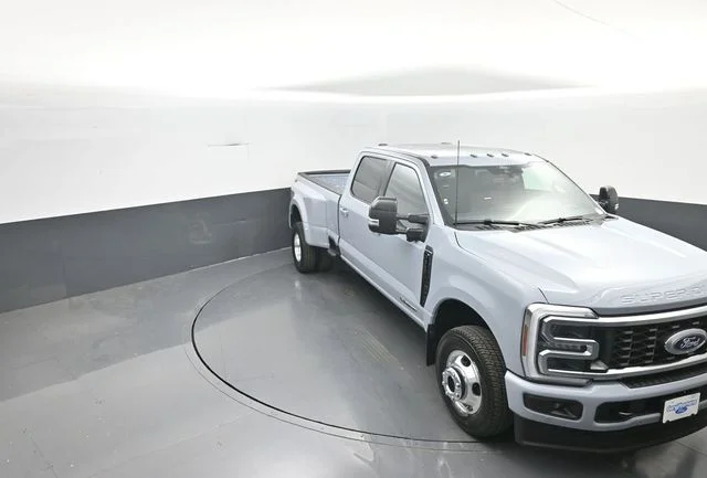 New 2026 Glacier Gray Metallic Tri-Coat Ford F-350® Platinum® image 25