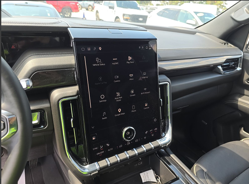 Used 2025 White GMC Elevation image 6