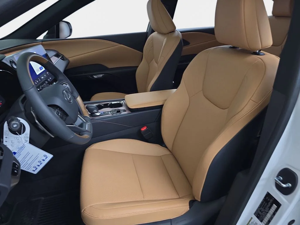New 2026 Eminent White Pearl Lexus PREMIUM image 15