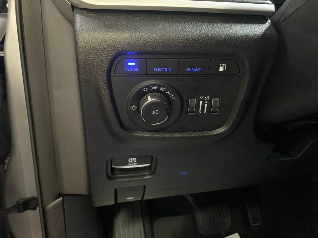 Used 2022 Silver Jeep 4xe image 32