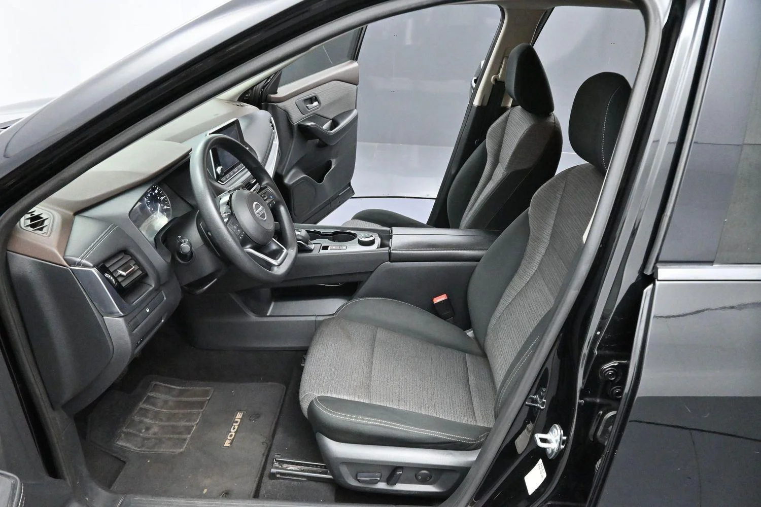 Used 2021 Super Black Nissan SV image 11