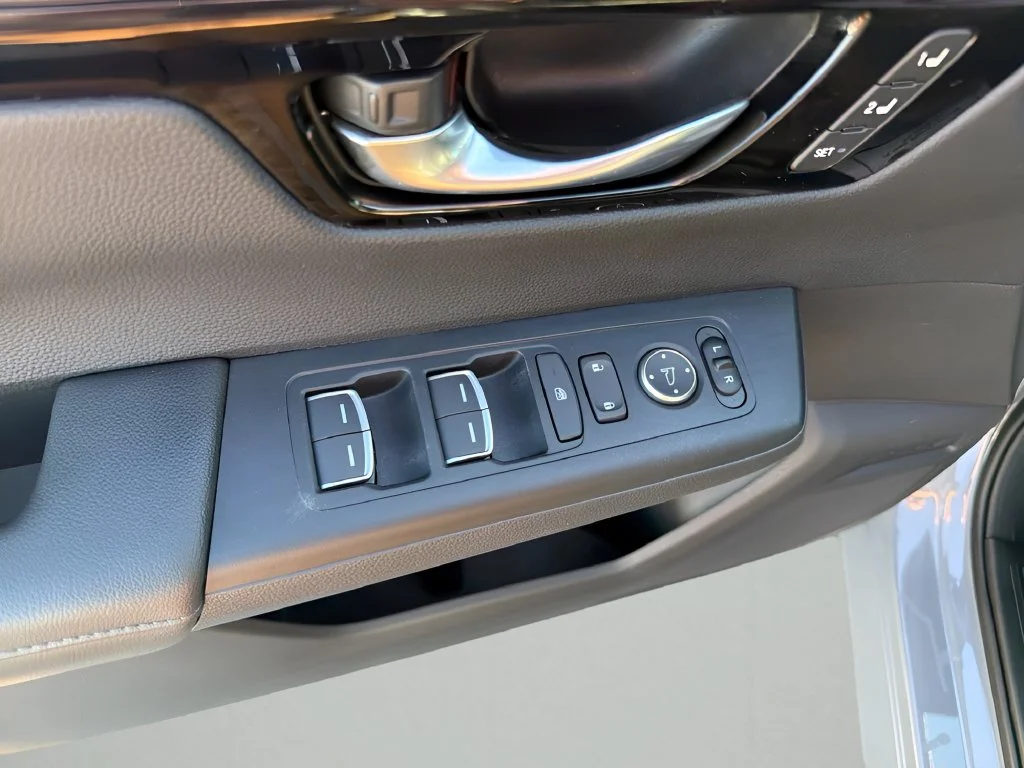 Used 2025 Urban Gray Pearl Honda EX-L image 15
