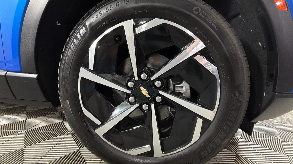 Used 2025 Riptide Blue Metallic Chevrolet LT image 37