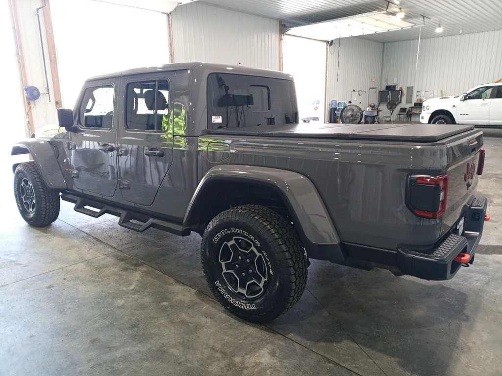 Used 2020 Gray Jeep Mojave image 3