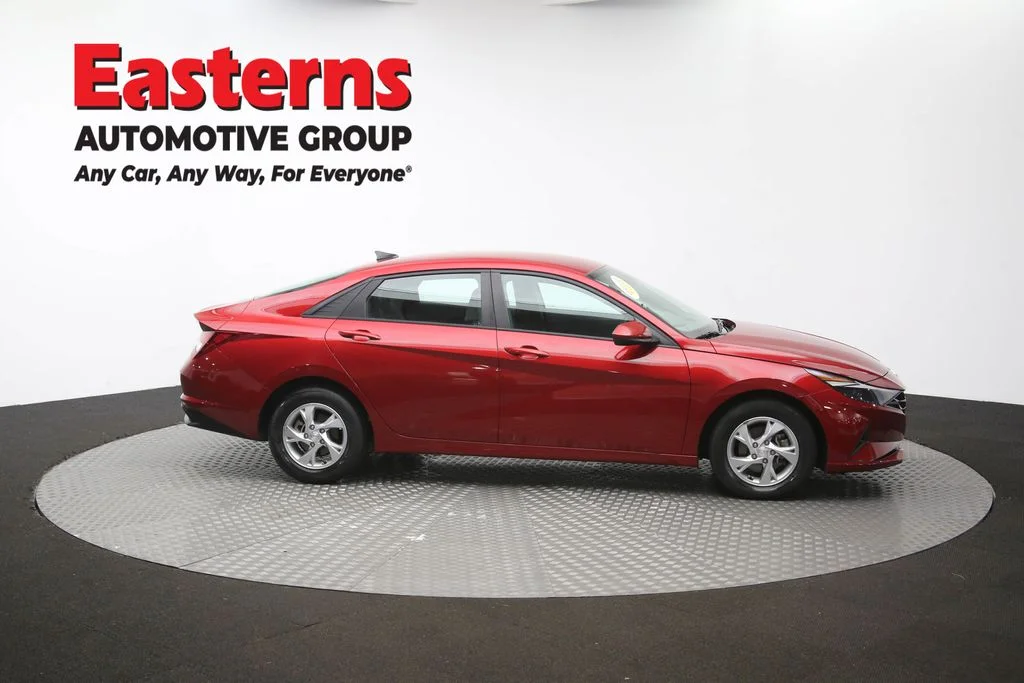 Used 2023 Red Hyundai SE image 45