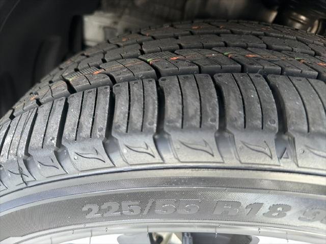 Certified Used 2024 WIND CHILL PEARL Toyota  image 33
