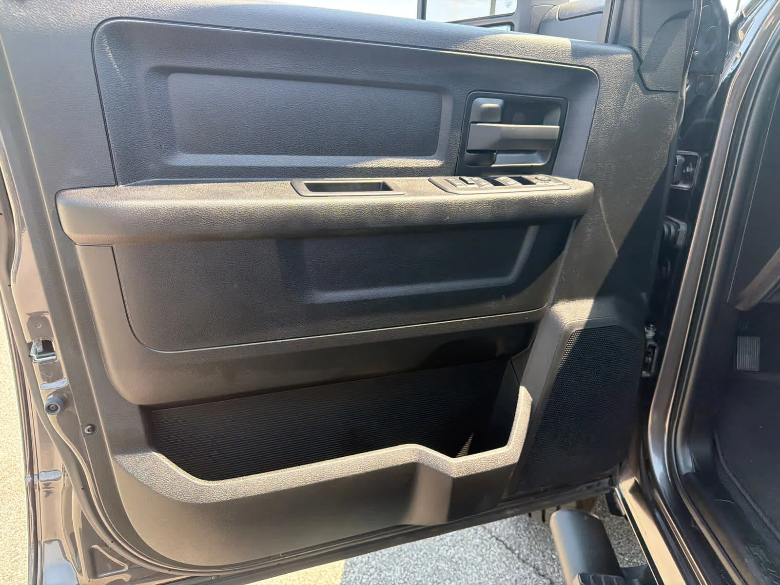 New 2026 Granite Crystal Metallic Clearcoat Ram Tradesman image 21