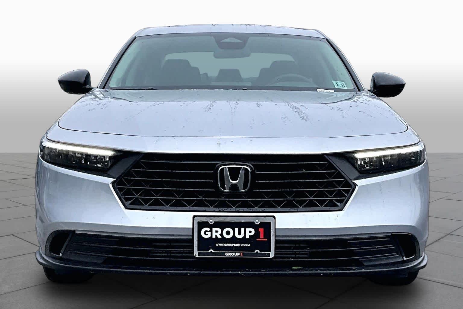 Used 2025 Solar Silver Metallic Honda SE image 4