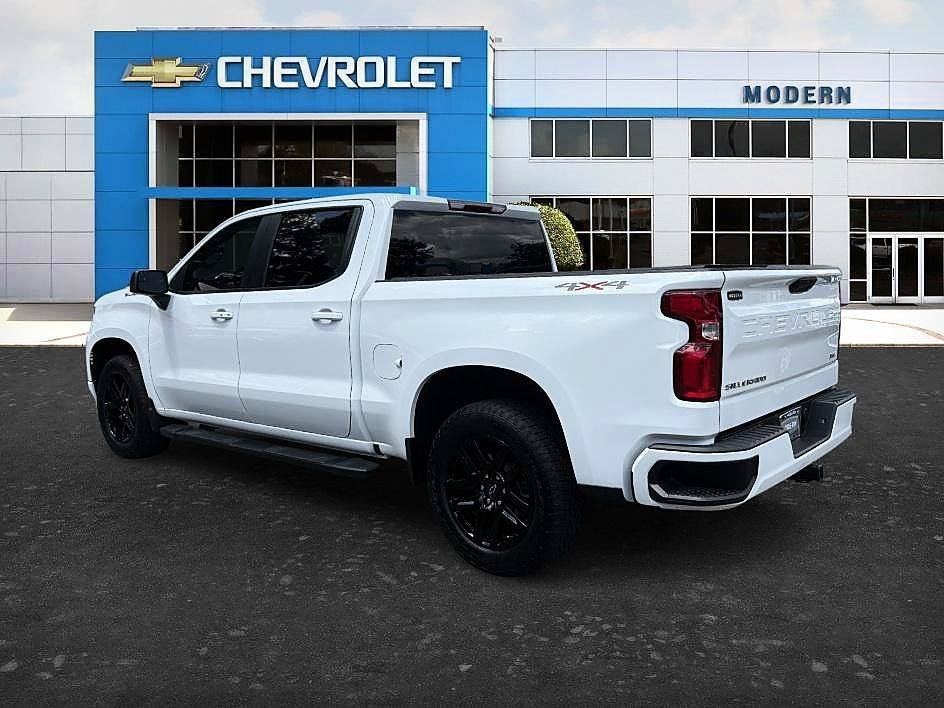Used 2024 Summit White Chevrolet RST image 3
