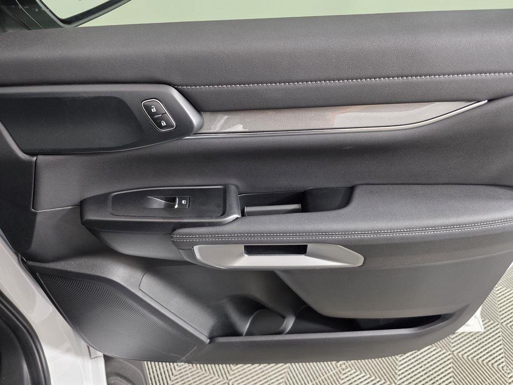 Used 2025 Oxford White Ford LARIAT image 26
