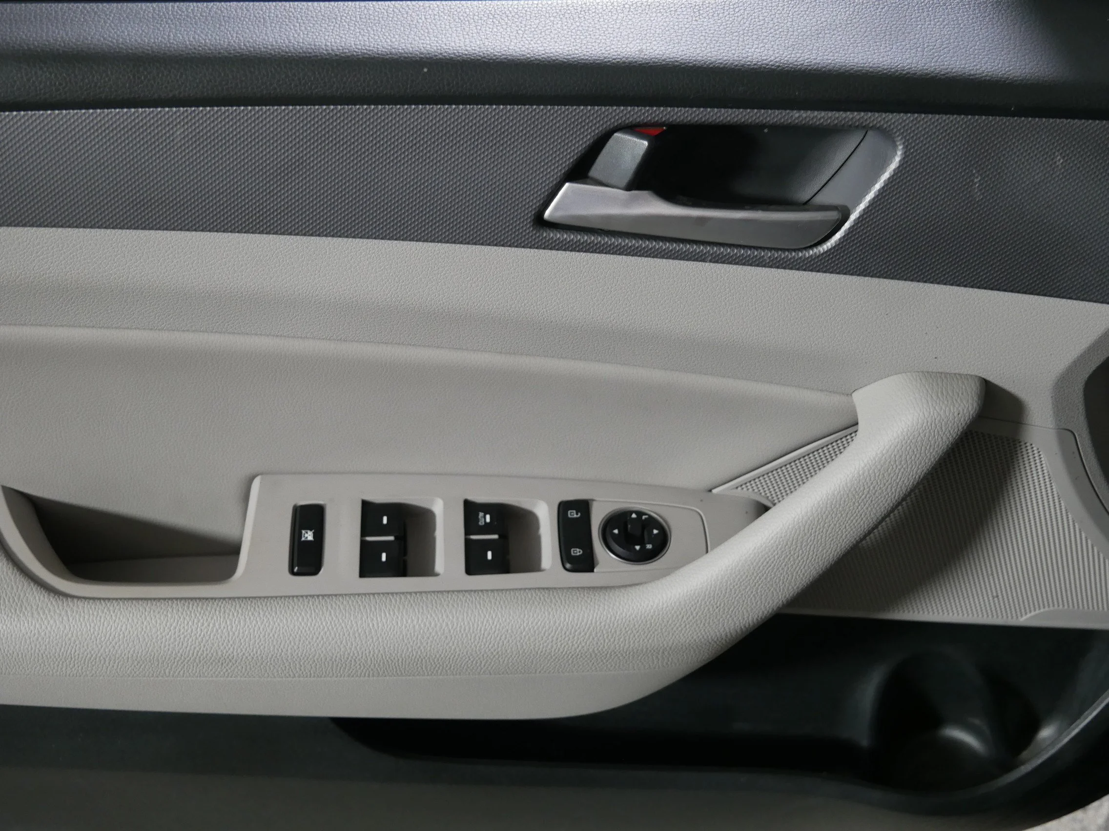 Used 2018 Phantom Black Hyundai SEL image 19