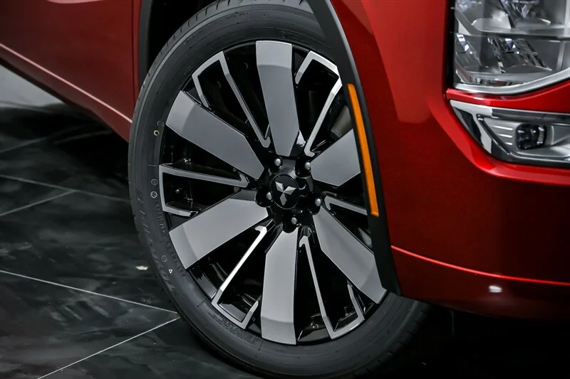 2025 Mitsubishi Outlander SE - Photo 3
