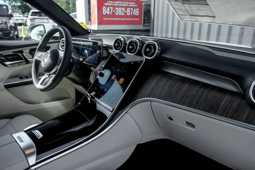 New 2027 Polar White Mercedes-Benz GLC 300 image 55