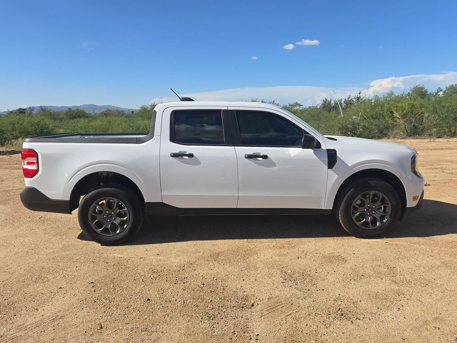 New 2026 Oxford White Ford XLT image 4