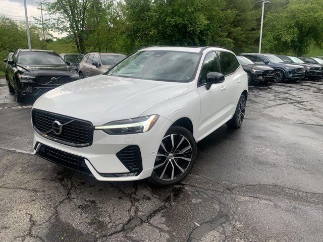 2023 Volvo XC60 B5 Plus Dark Theme AWD's photo