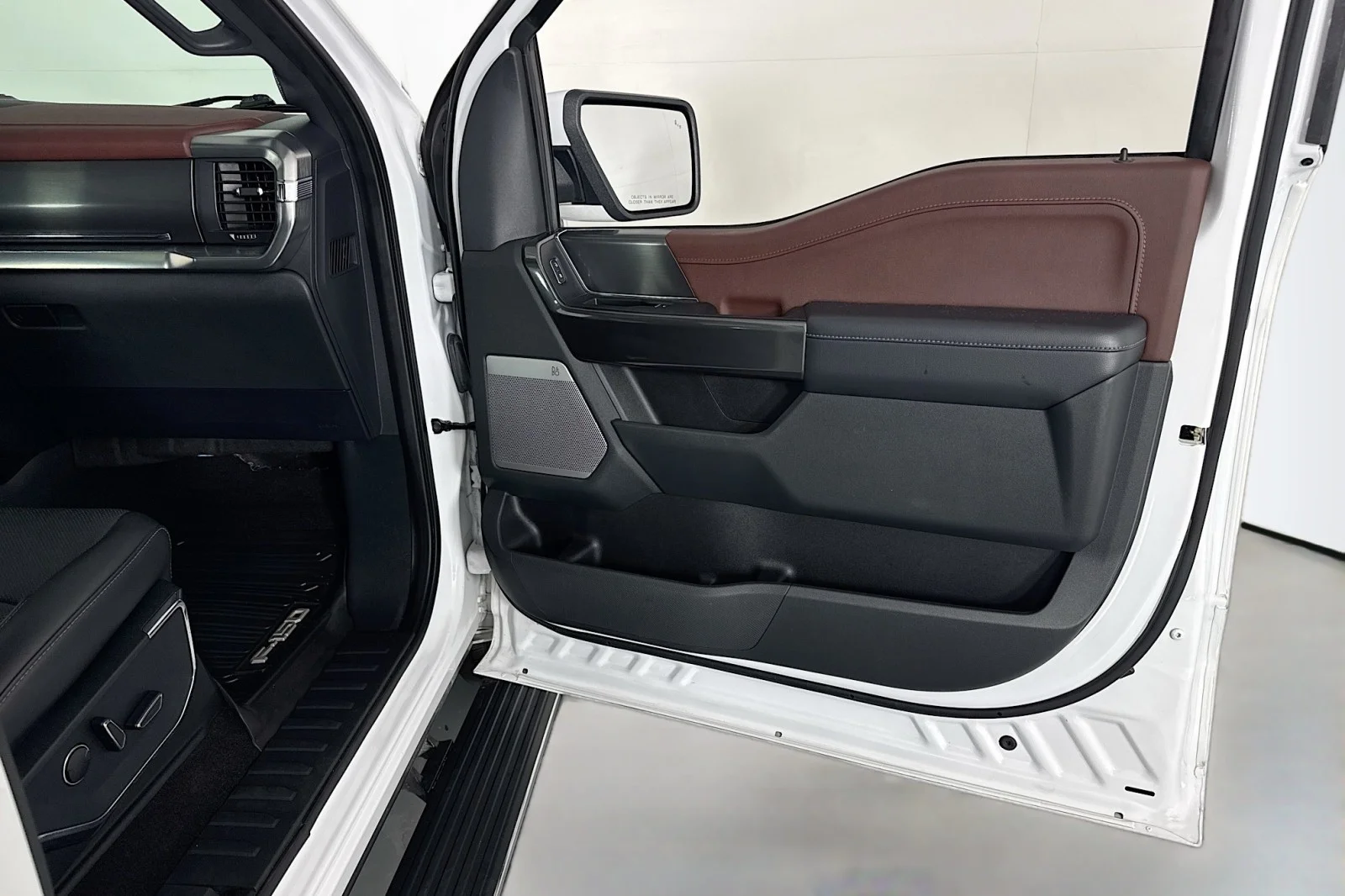 Used 2021 Oxford White Ford LARIAT 4X4 SUPERCREW image 26