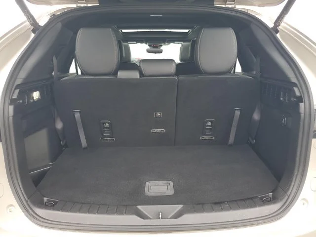 Used 2025 Platinum Quartz Mazda S Premium Package image 37