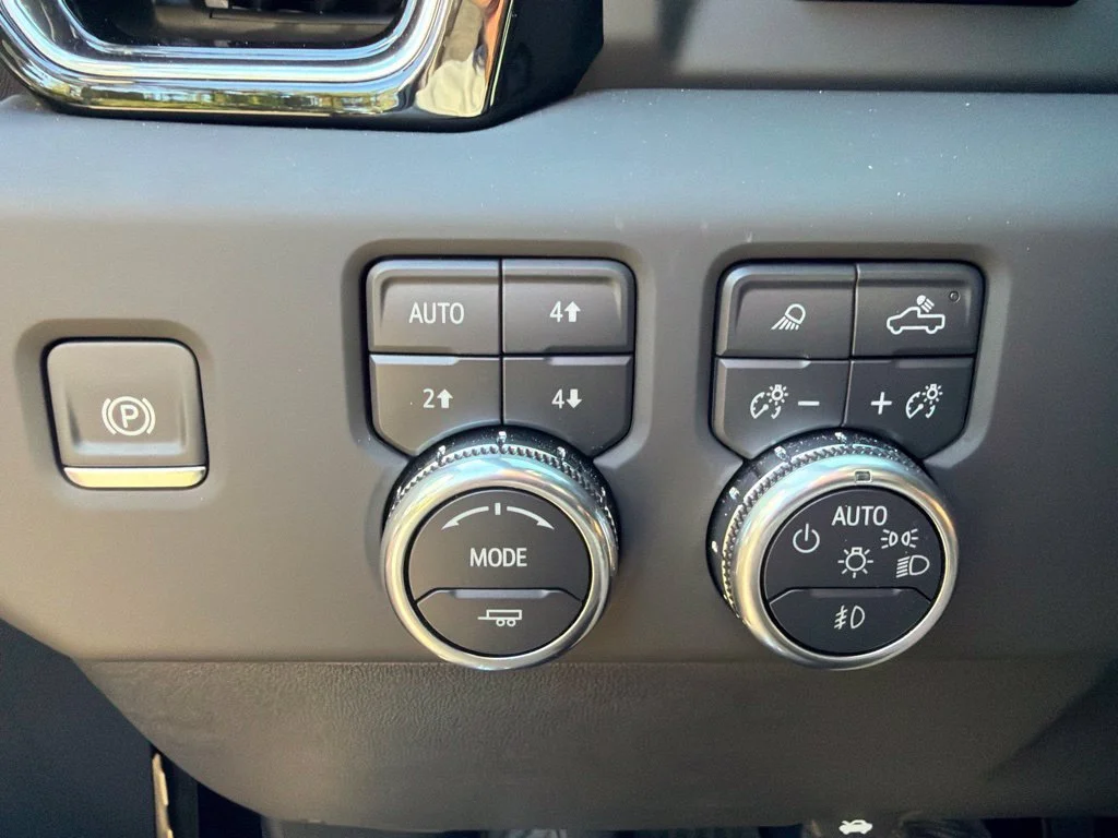 Used 2025 Onyx Black GMC Denali Ultimate image 27
