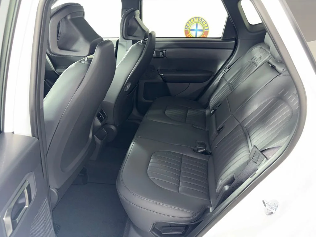 New 2027 Snow White Pearl Kia SX X -Line image 11