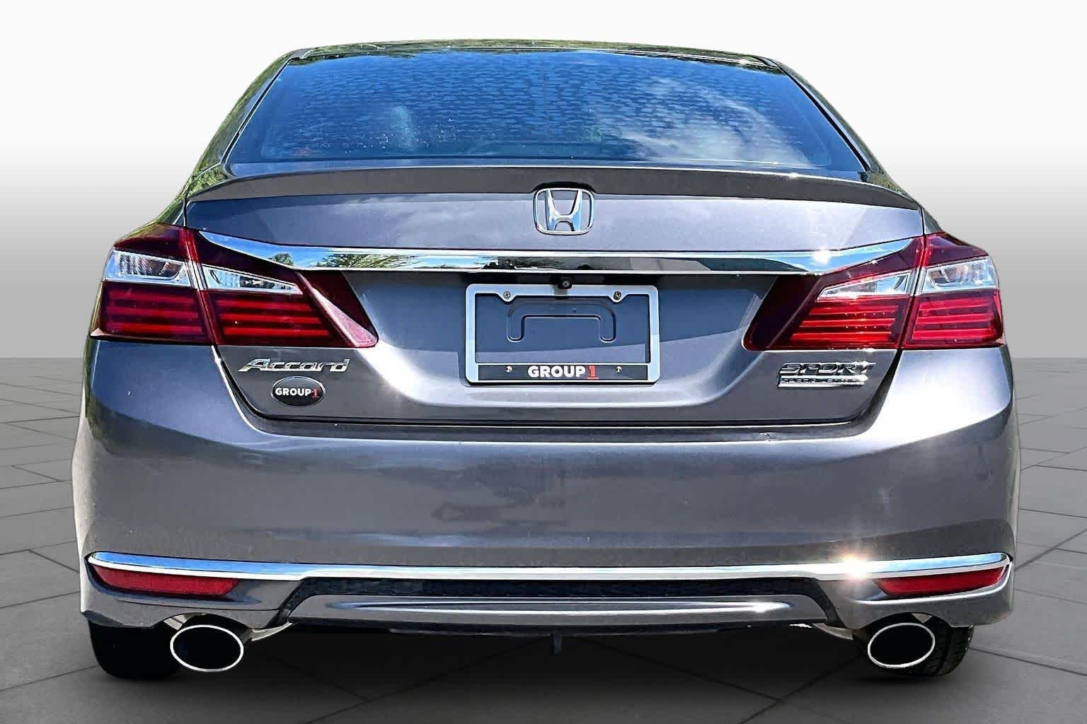 Used 2017 Modern Steel Metallic Honda Sport SE image 5
