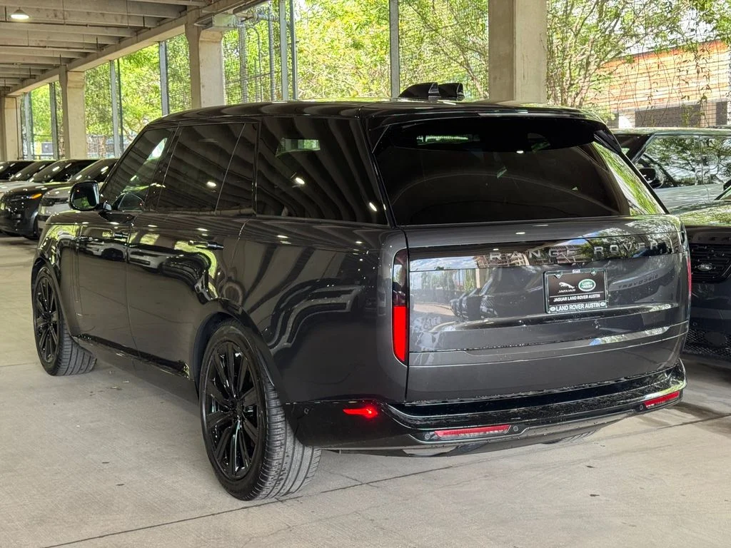 New 2026 Carpathian Grey Land Rover SE image 6
