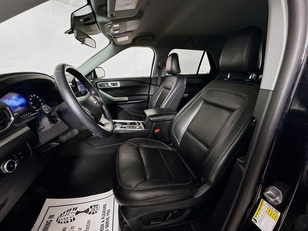 Used 2023 Agate Black Metallic Ford XLT image 2