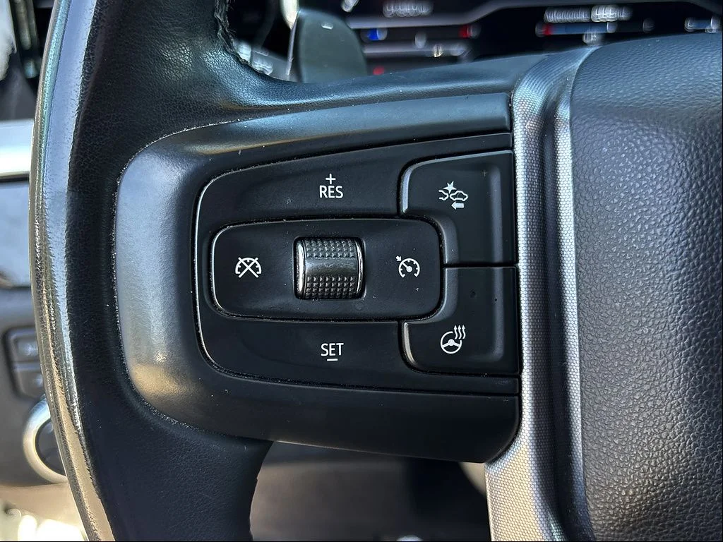 Used 2024 White GMC Elevation image 16