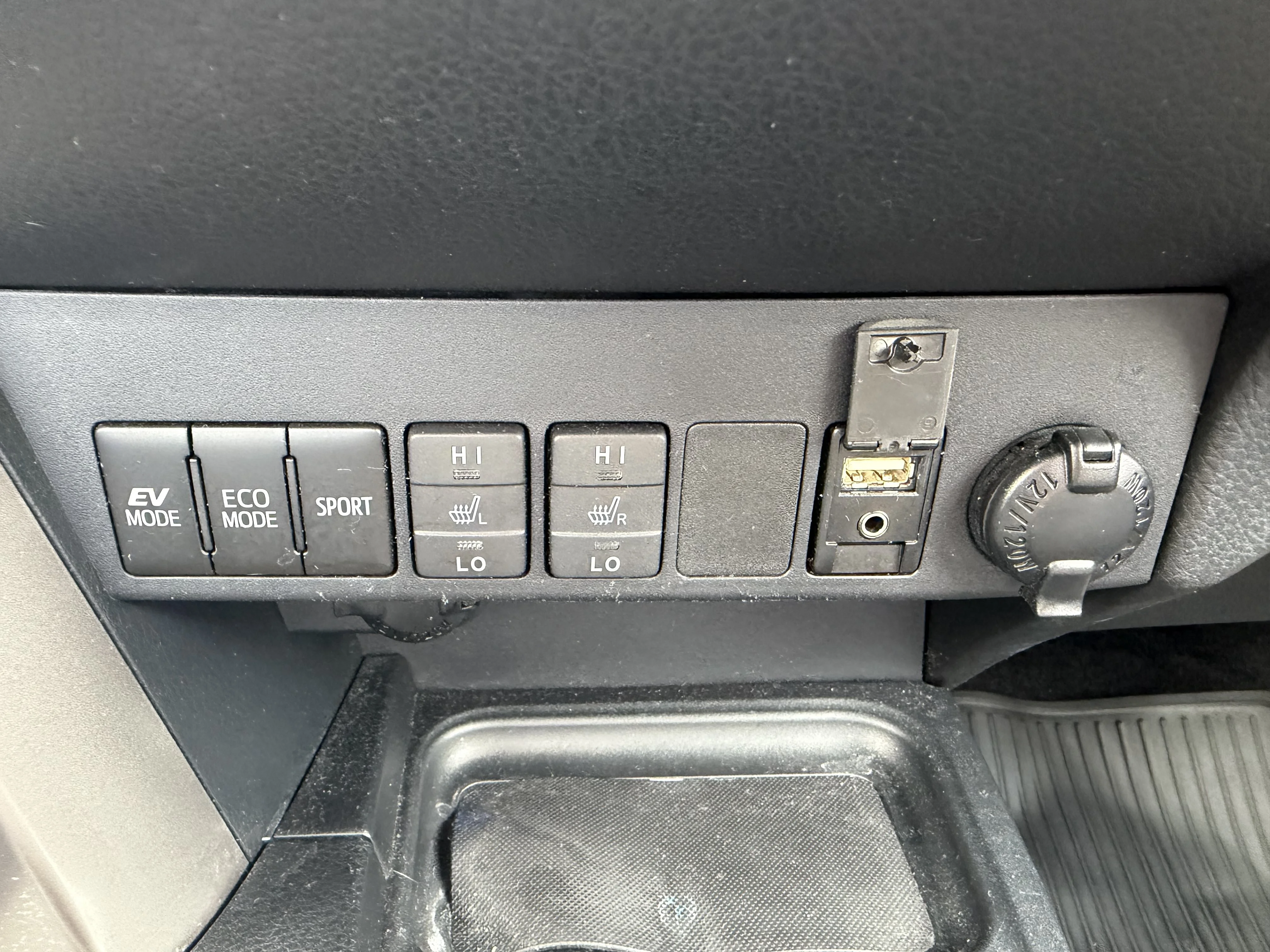 Used 2018 Aqua Toyota Hybrid Limited image 16