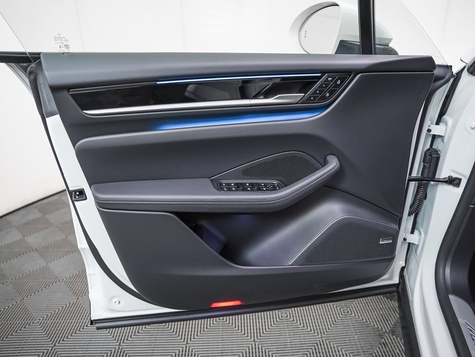 2026 Porsche Macan S - Photo 25