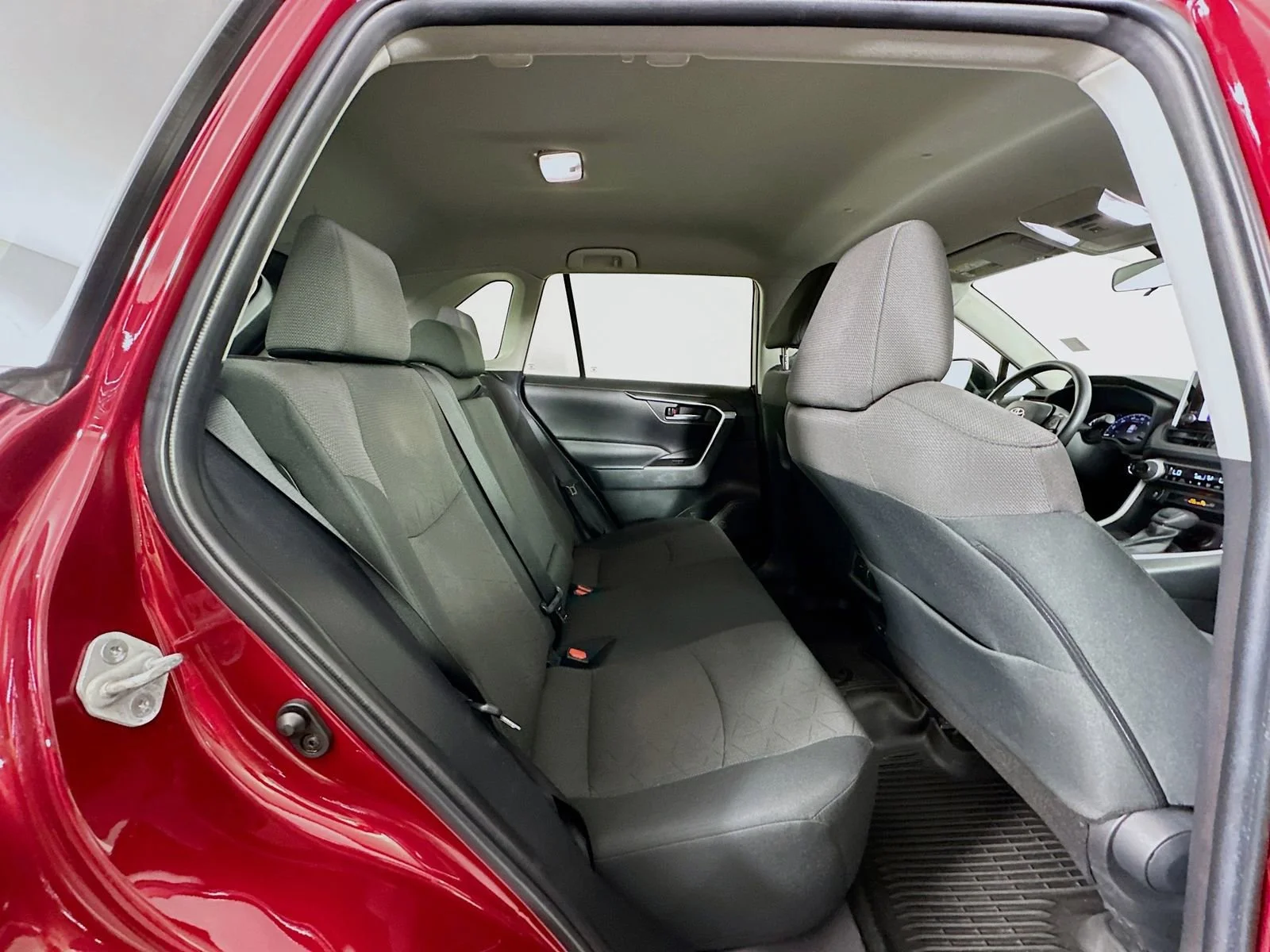2023 Toyota RAV4 XLE - Photo 27