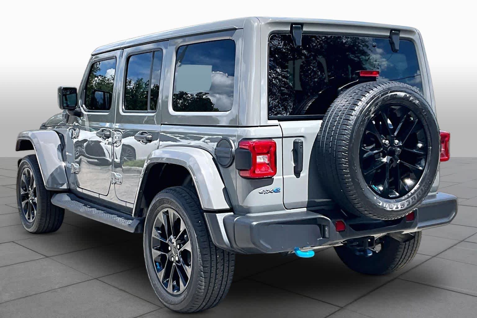 Used 2023 Sting-Gray Clearcoat Jeep Sahara image 11