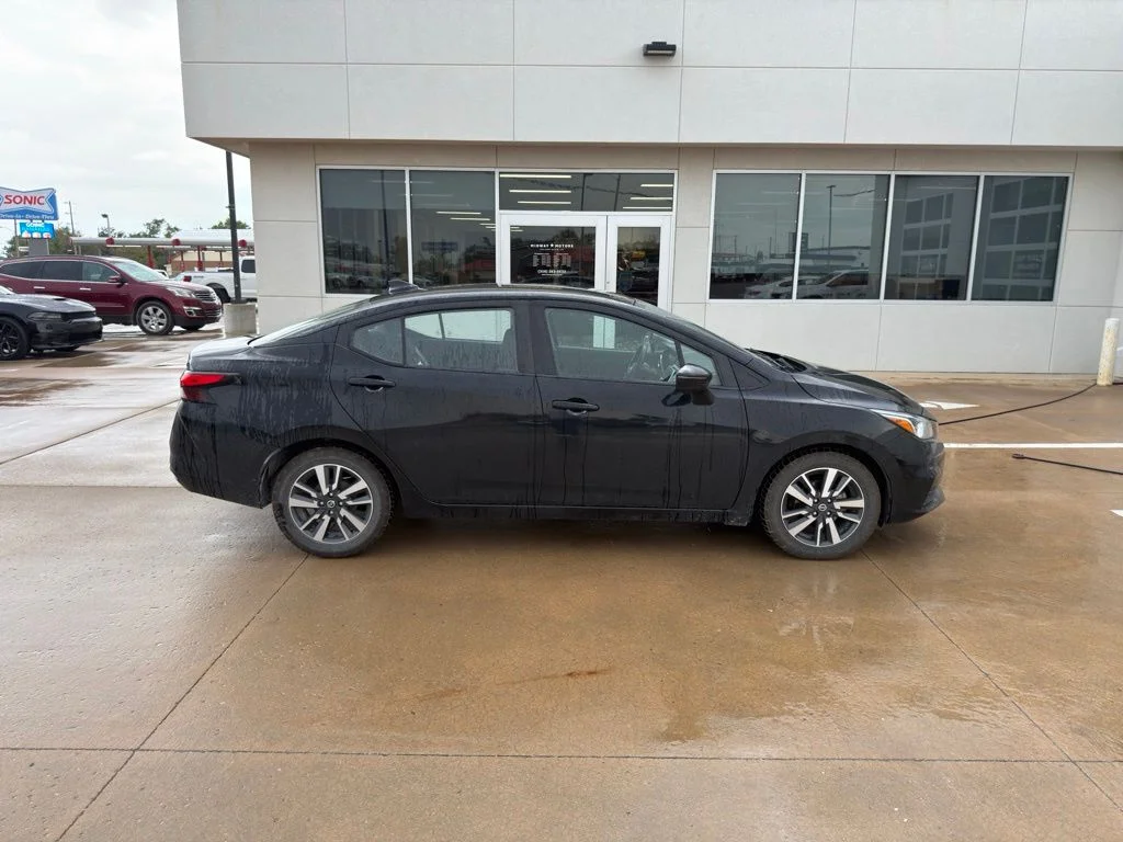 Used 2021 Black Nissan 1.6 SV image 3