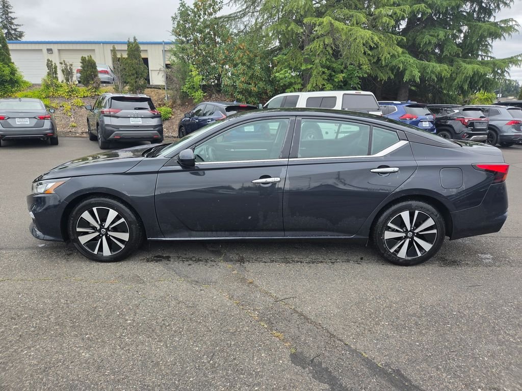 Used 2022 Blue Nissan 2.5 SV image 3