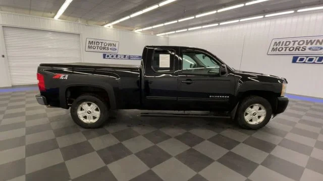 Used 2011 Black Chevrolet LT image 9