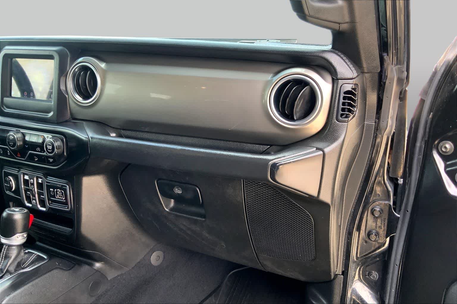 Used 2020 Black Clearcoat Jeep Sahara image 17