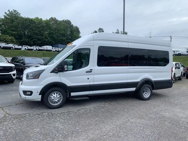 New 2026 White Ford Passenger Van XLT image 5
