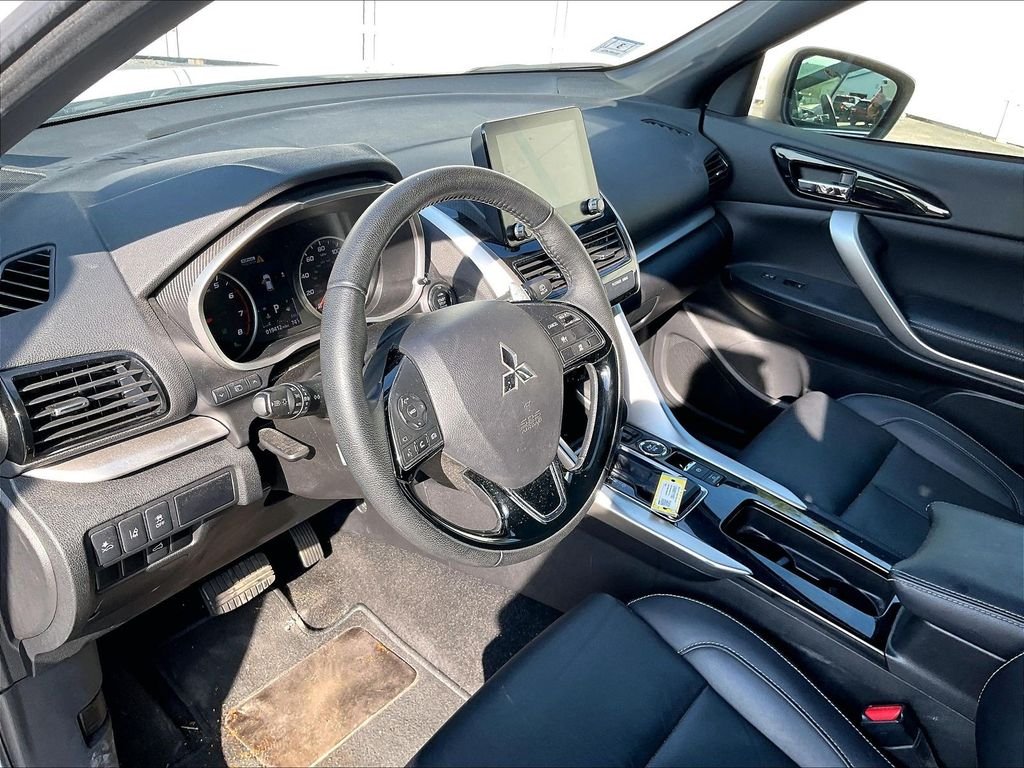 Used 2025 White Mitsubishi SE image 8