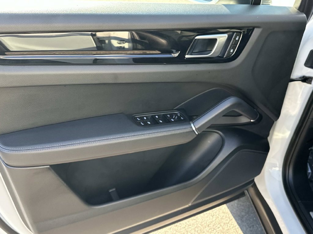 2023 Porsche Cayenne Base - Photo 17