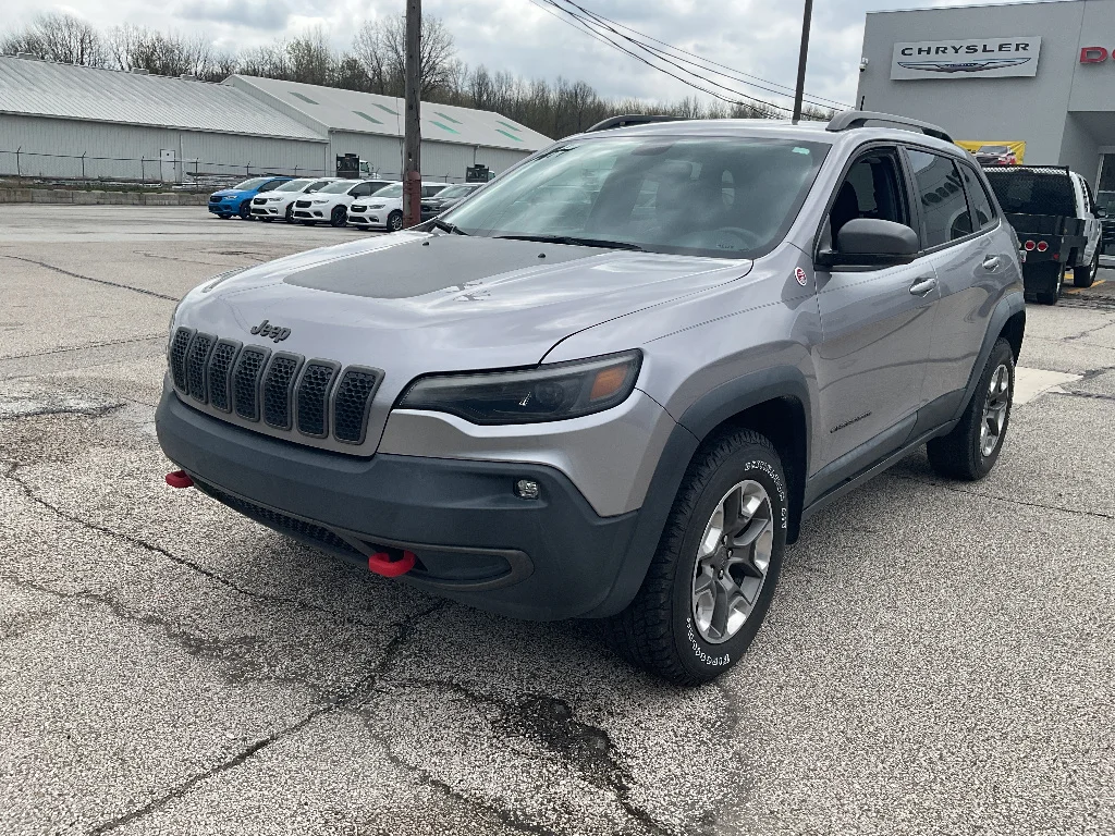 Certified Used 2019 Billet Silver Metallic Clear Coat Jeep Trailhawk Elite image 3