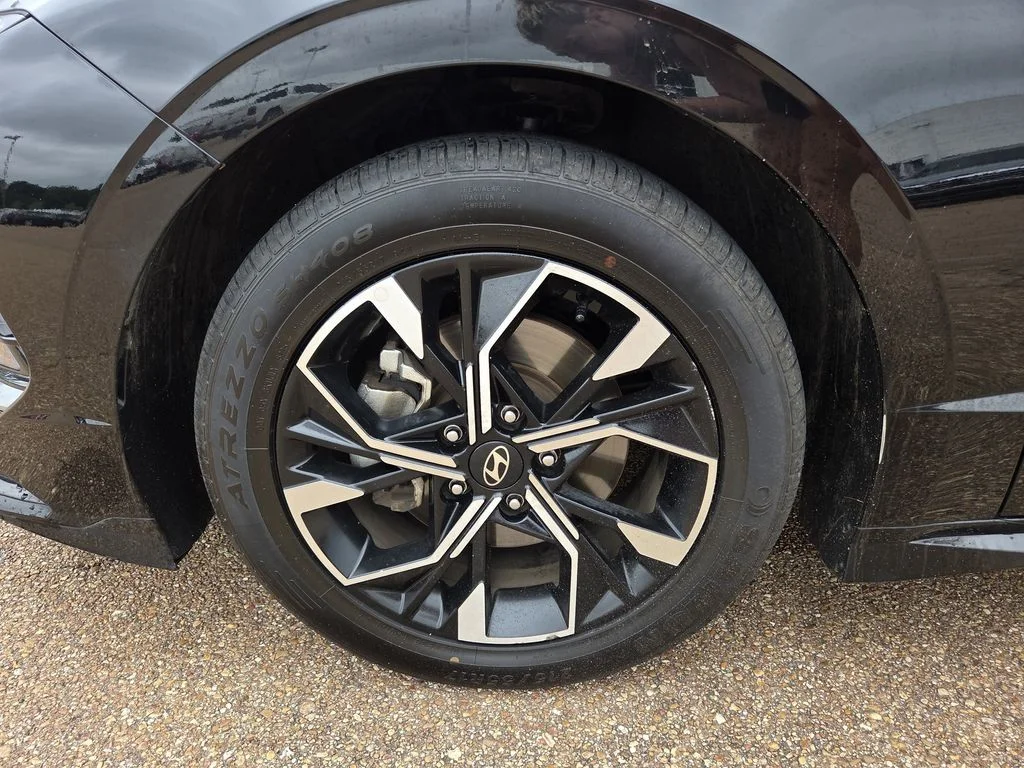 Used 2024 Black Hyundai SEL image 26