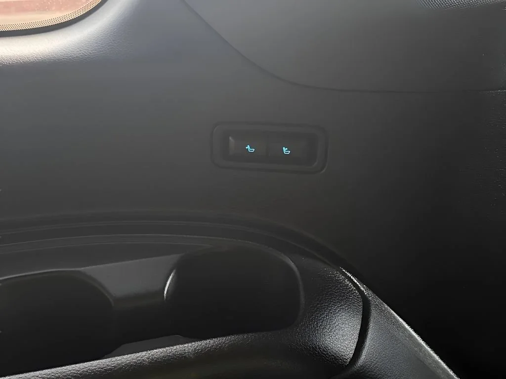 Used 2024  Ford Limited image 32