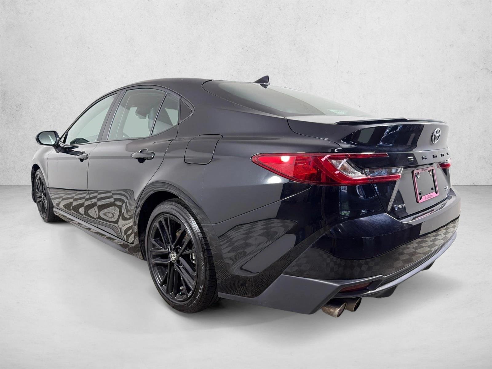 Used 2025  Toyota SE image 5