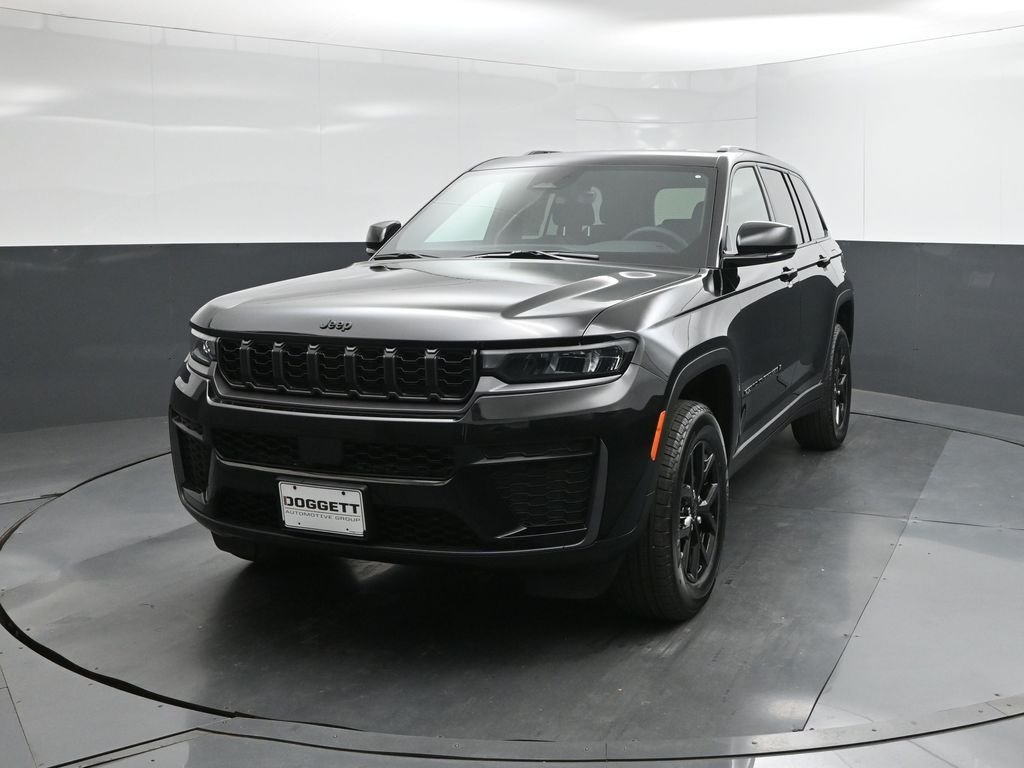 New 2026 Diamond Black Crystal Pearl-Coat Exterior Paint Jeep Altitude image 30