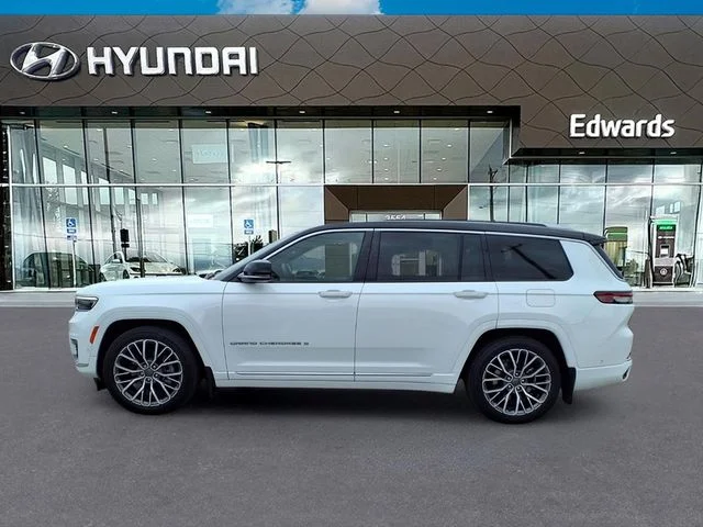 Used 2023 White/off-white Jeep Summit image 3