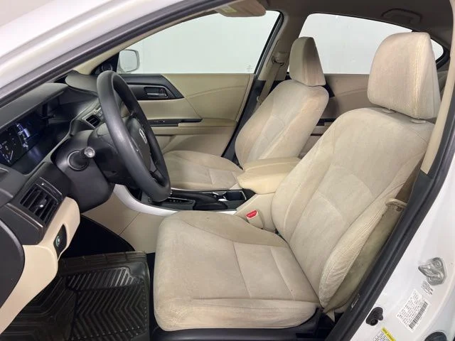 Used 2015 White Honda  image 12
