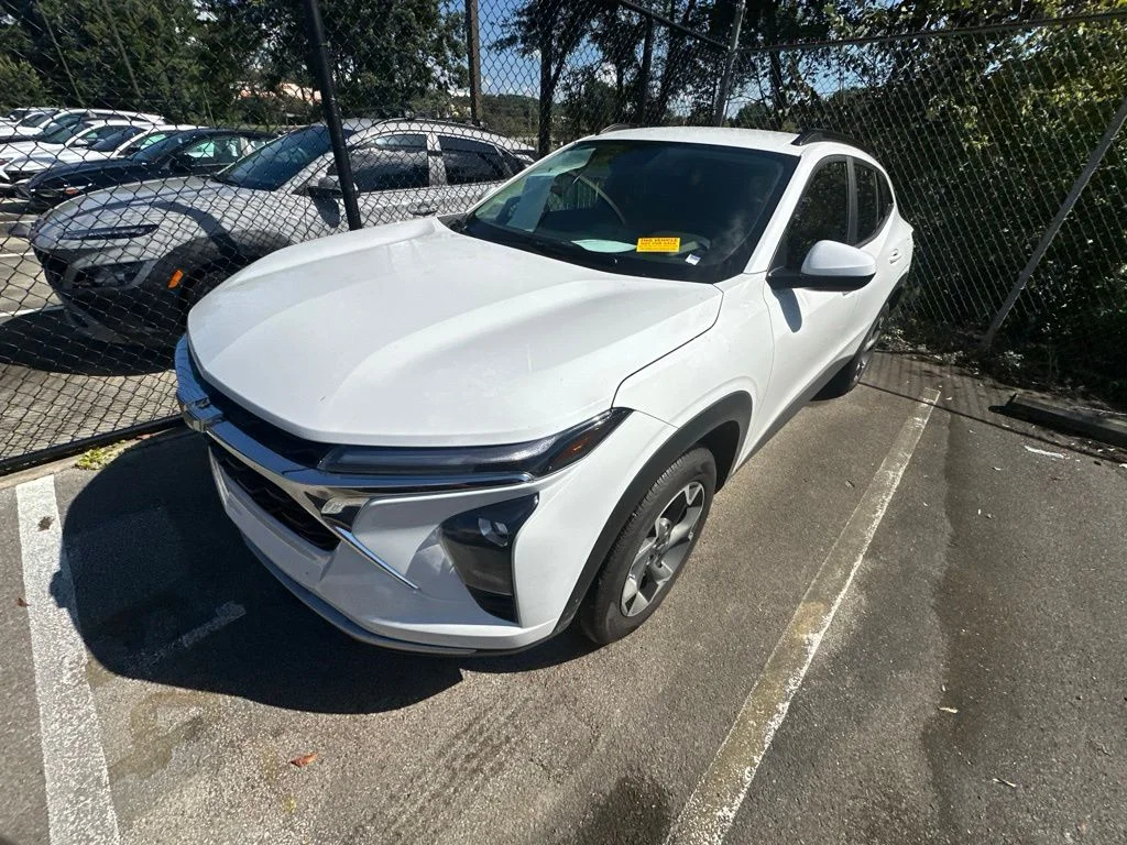 Used 2026 White Chevrolet LT image 3