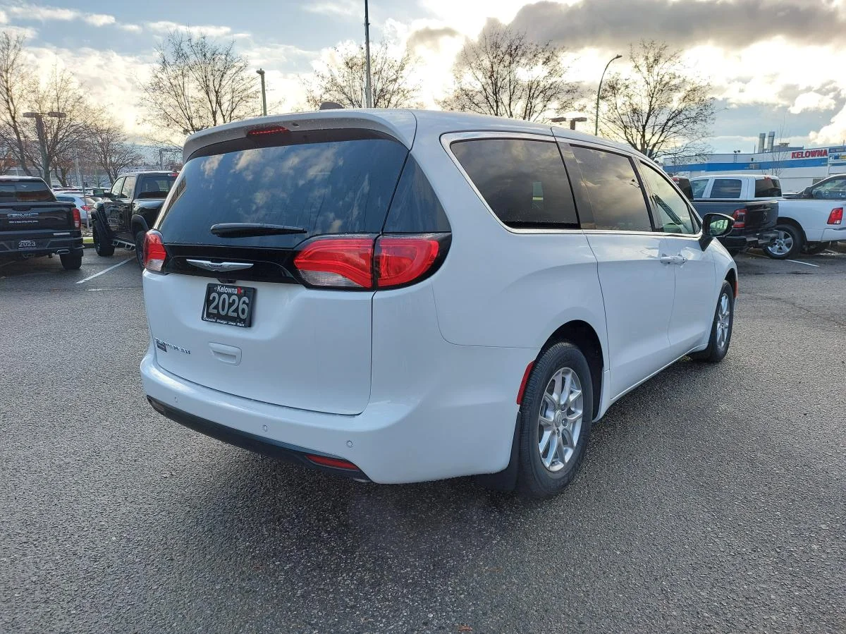 New 2026 White Chrysler SXT 2WD image 5
