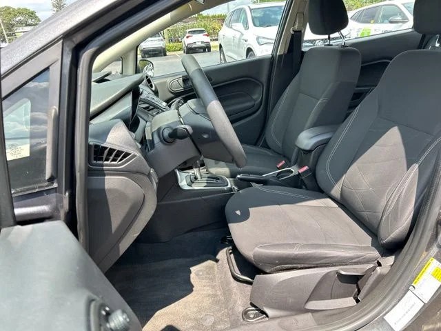 Used 2018 Gray Ford SE image 26
