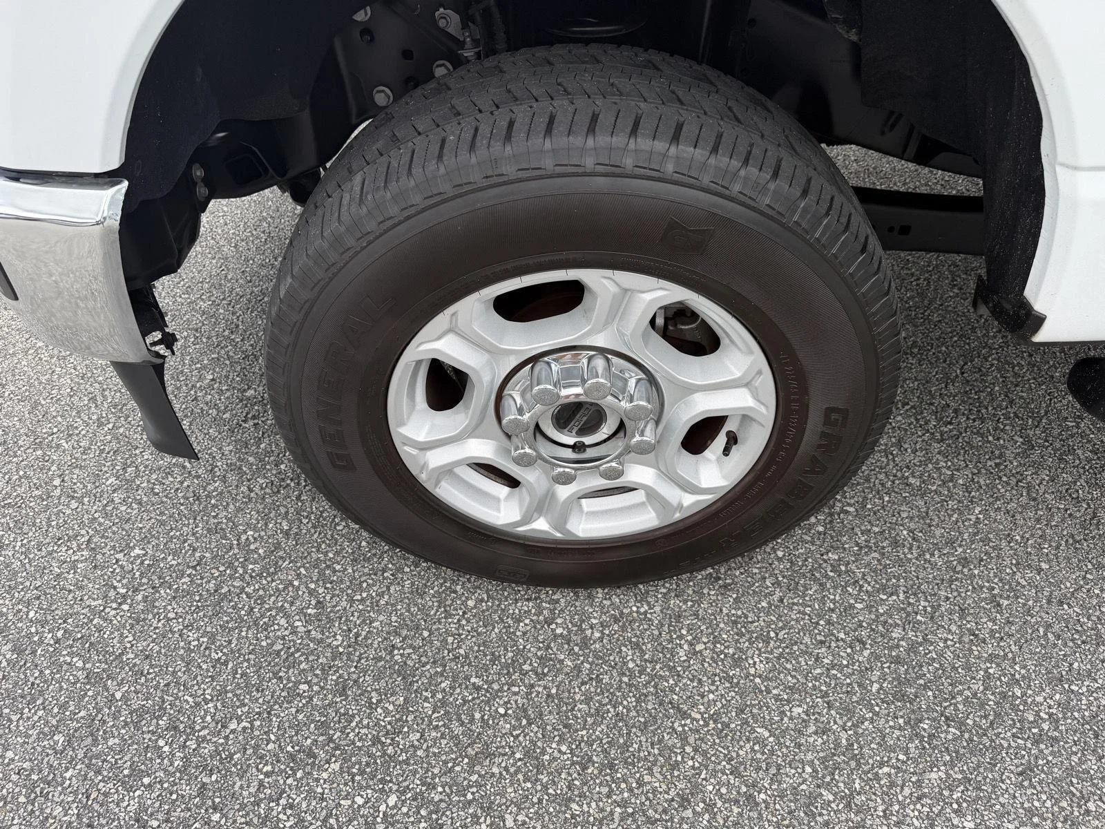 Used 2025 Oxford White Ford XLT image 33