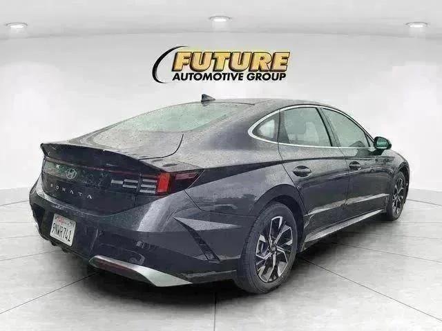 Used 2025 Gray Hyundai SEL image 3